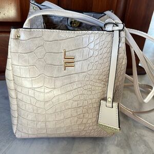 London Fog  NWOT   Square Bucket Bag  vegan leather    croc pattern    crossbody